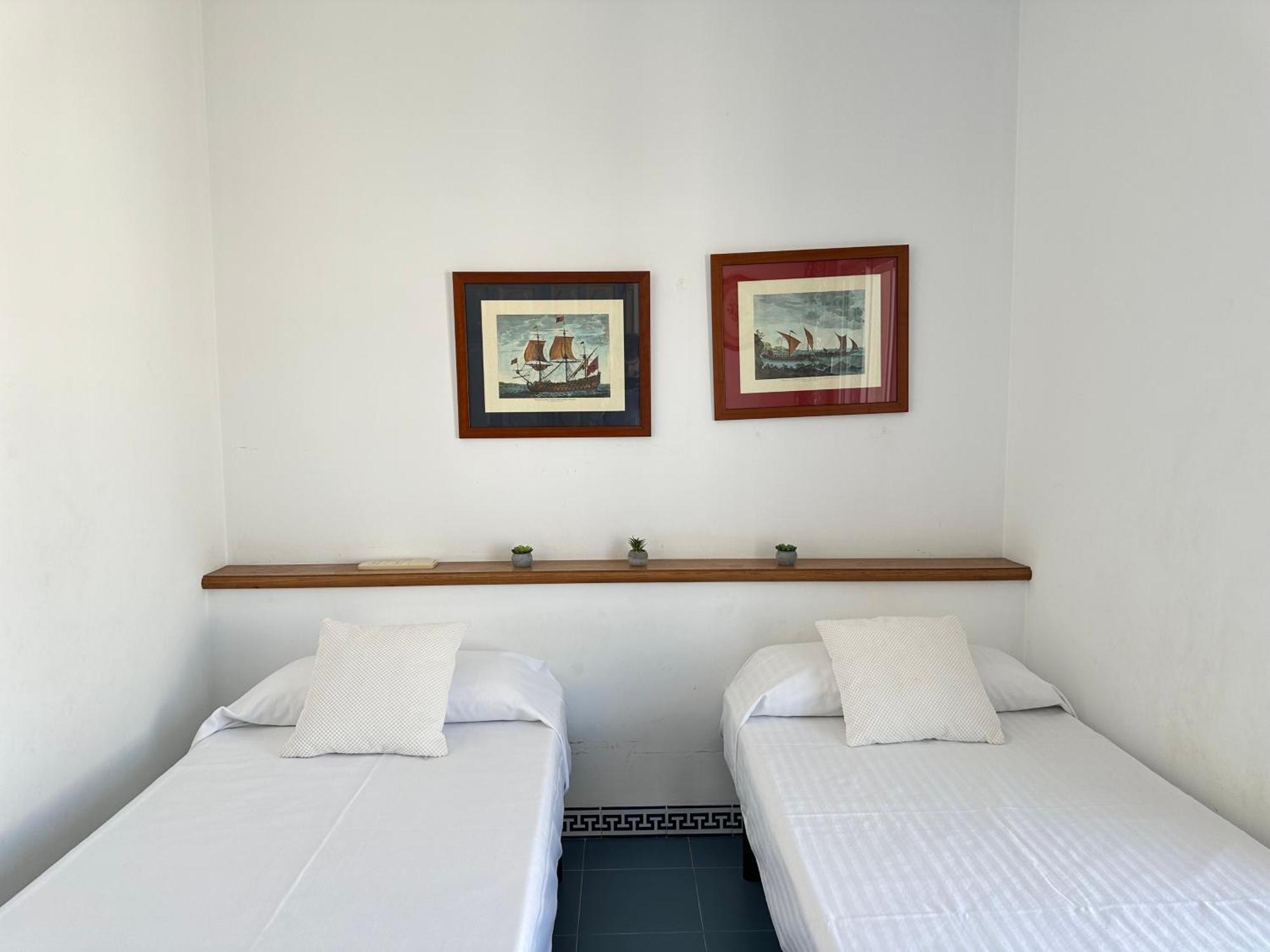 Agi Avenida Apartments 罗萨斯 外观 照片