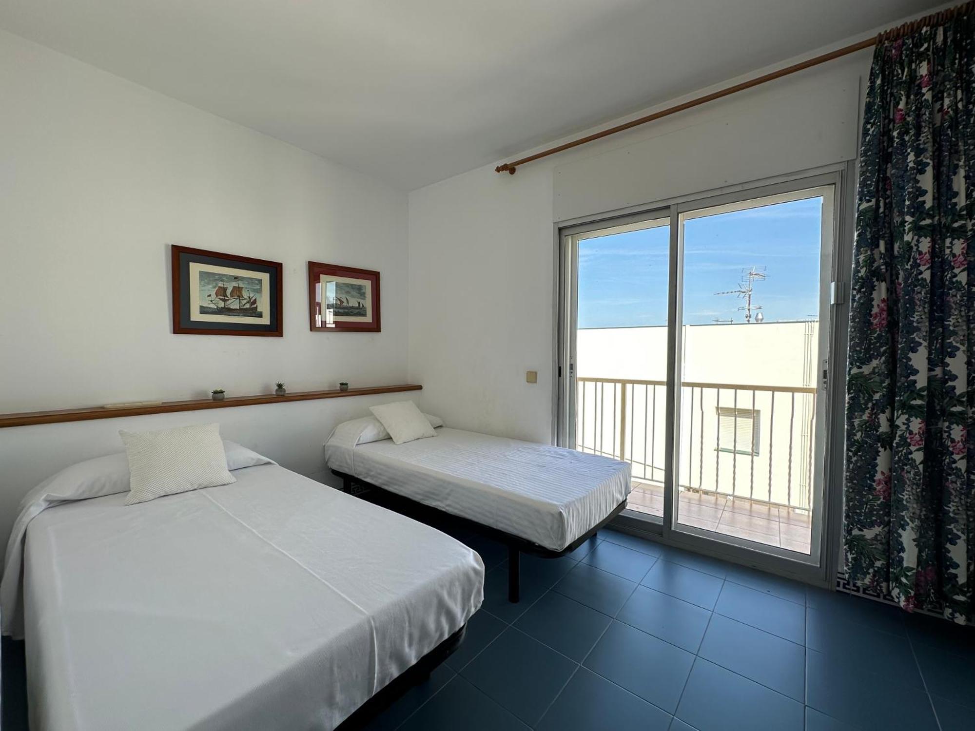 Agi Avenida Apartments 罗萨斯 外观 照片