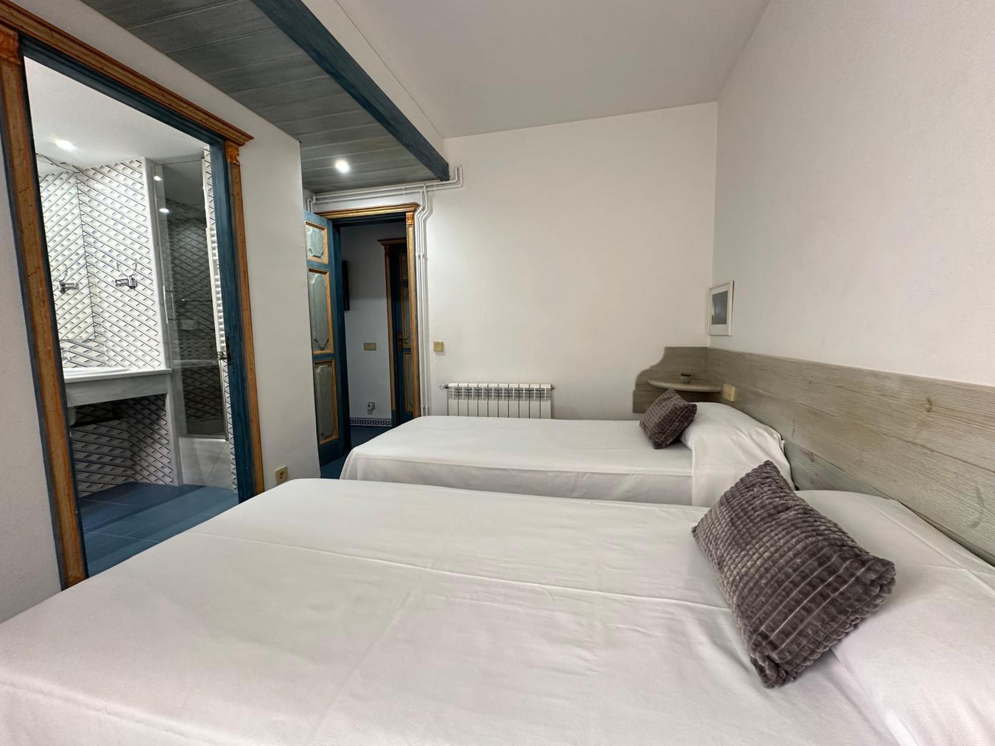 Agi Avenida Apartments 罗萨斯 外观 照片