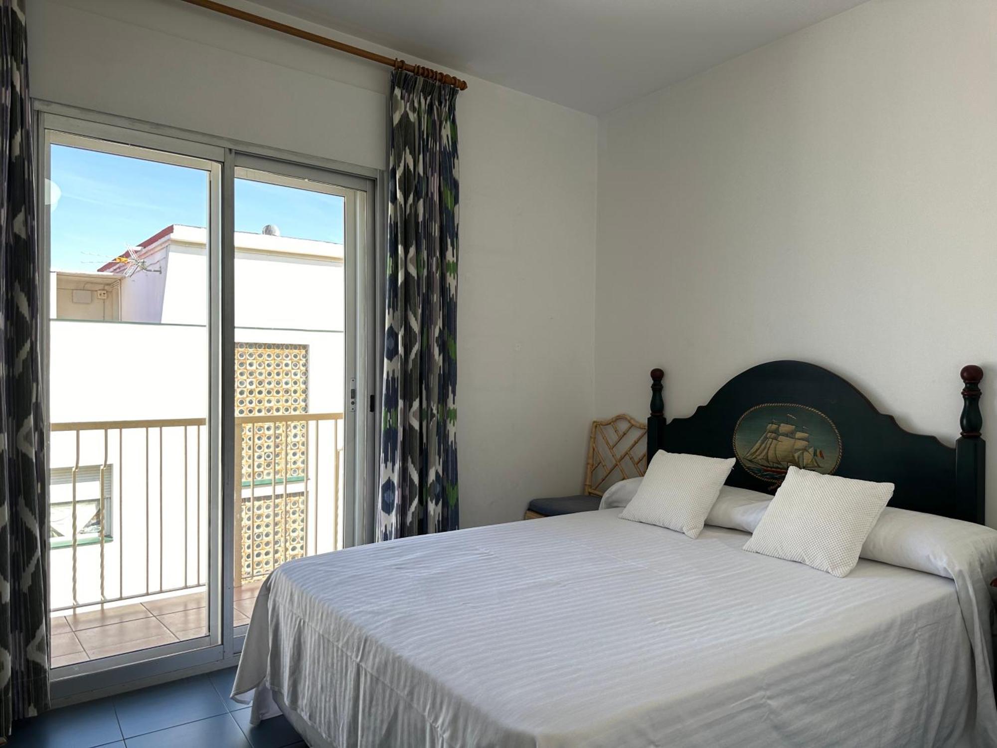 Agi Avenida Apartments 罗萨斯 外观 照片