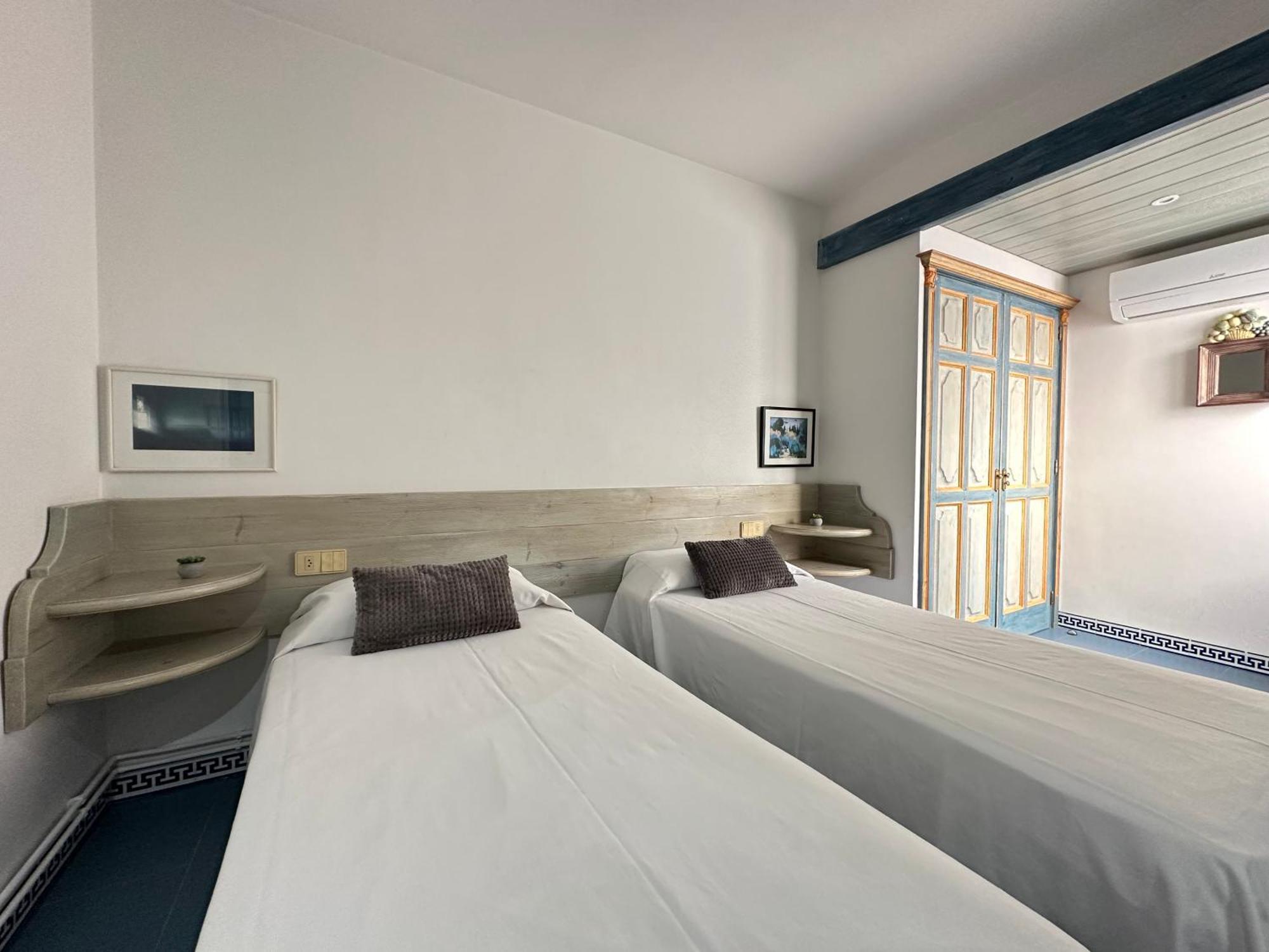 Agi Avenida Apartments 罗萨斯 外观 照片